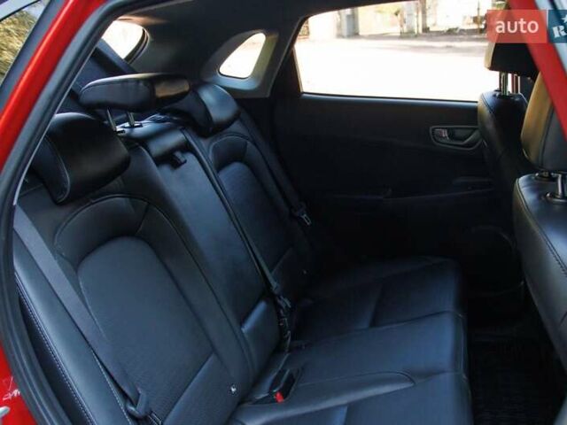 Красный Хендай Kona Electric, объемом двигателя 0 л и пробегом 89 тыс. км за 17950 $, фото 87 на Automoto.ua