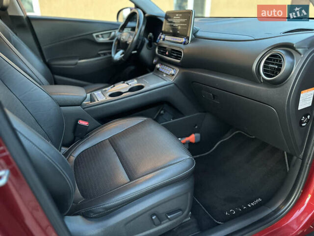 Красный Хендай Kona Electric, объемом двигателя 0 л и пробегом 99 тыс. км за 18350 $, фото 26 на Automoto.ua