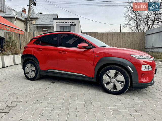 Красный Хендай Kona Electric, объемом двигателя 0 л и пробегом 100 тыс. км за 17900 $, фото 9 на Automoto.ua
