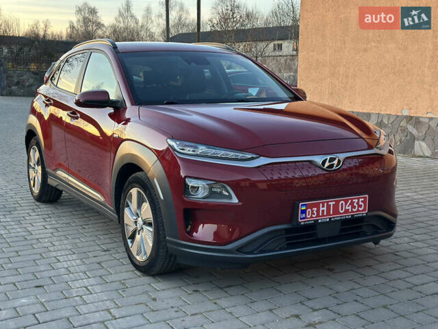 Красный Хендай Kona Electric, объемом двигателя 0 л и пробегом 99 тыс. км за 18350 $, фото 6 на Automoto.ua