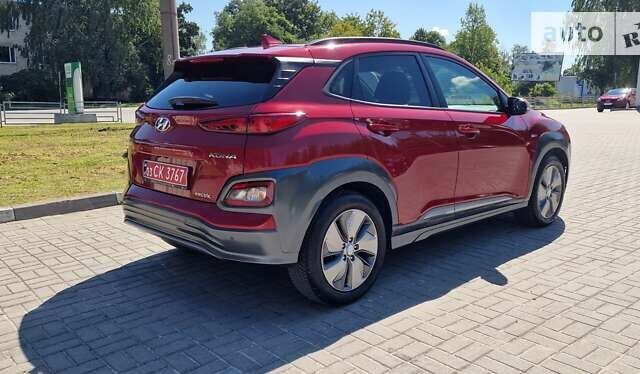 Красный Хендай Kona Electric, объемом двигателя 0 л и пробегом 57 тыс. км за 23799 $, фото 33 на Automoto.ua