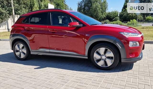 Красный Хендай Kona Electric, объемом двигателя 0 л и пробегом 57 тыс. км за 23799 $, фото 16 на Automoto.ua