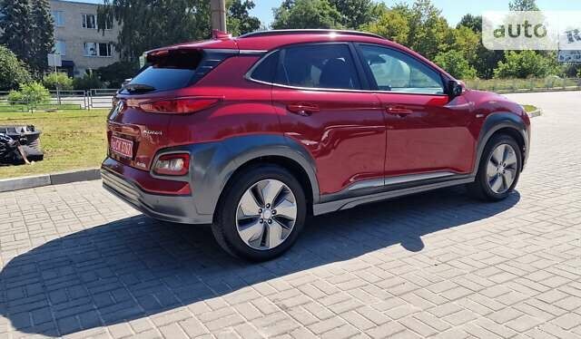 Красный Хендай Kona Electric, объемом двигателя 0 л и пробегом 57 тыс. км за 23799 $, фото 24 на Automoto.ua