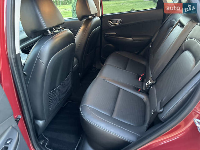 Красный Хендай Kona Electric, объемом двигателя 0 л и пробегом 99 тыс. км за 18350 $, фото 19 на Automoto.ua