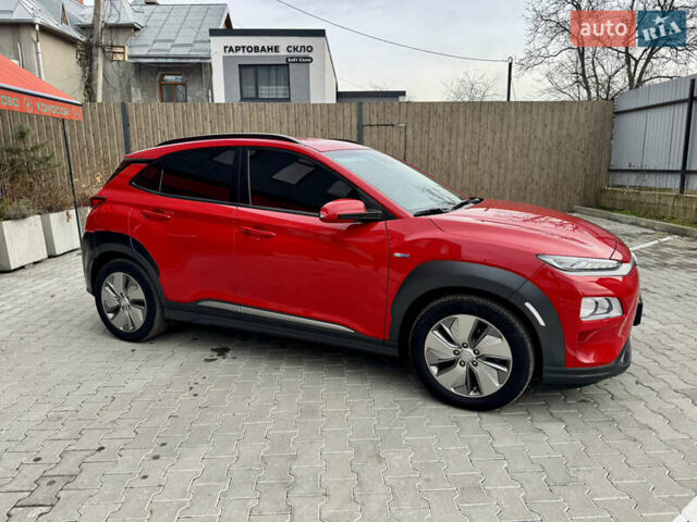 Красный Хендай Kona Electric, объемом двигателя 0 л и пробегом 100 тыс. км за 17900 $, фото 10 на Automoto.ua