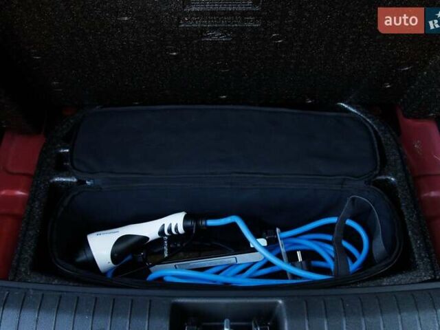 Красный Хендай Kona Electric, объемом двигателя 0 л и пробегом 89 тыс. км за 17950 $, фото 52 на Automoto.ua
