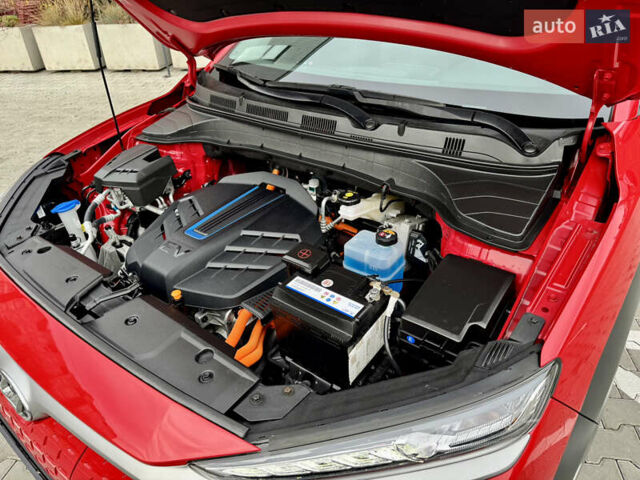 Красный Хендай Kona Electric, объемом двигателя 0 л и пробегом 100 тыс. км за 17900 $, фото 50 на Automoto.ua