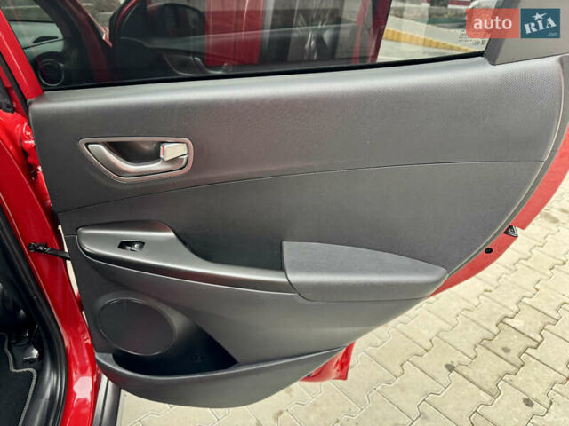 Красный Хендай Kona Electric, объемом двигателя 0 л и пробегом 100 тыс. км за 17900 $, фото 34 на Automoto.ua