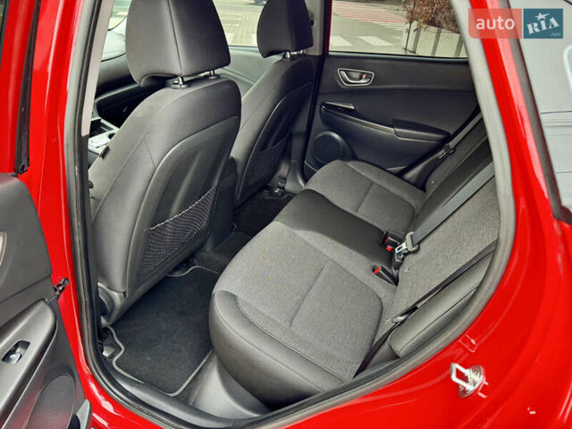 Красный Хендай Kona Electric, объемом двигателя 0 л и пробегом 100 тыс. км за 17900 $, фото 30 на Automoto.ua