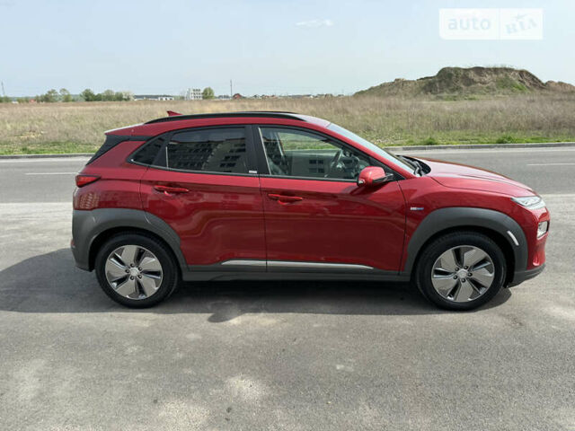 Красный Хендай Kona Electric, объемом двигателя 0 л и пробегом 35 тыс. км за 18000 $, фото 10 на Automoto.ua