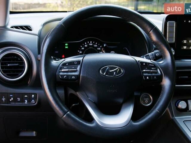 Красный Хендай Kona Electric, объемом двигателя 0 л и пробегом 89 тыс. км за 17950 $, фото 70 на Automoto.ua