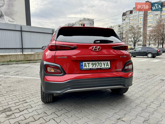 Красный Хендай Kona Electric, объемом двигателя 0 л и пробегом 100 тыс. км за 17900 $, фото 5 на Automoto.ua