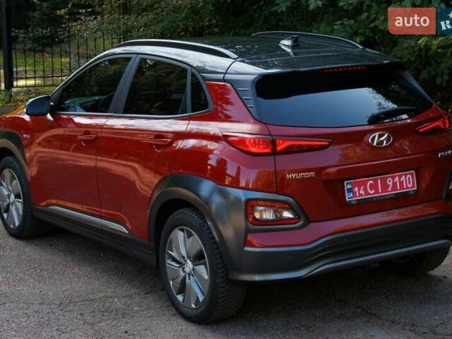 Красный Хендай Kona Electric, объемом двигателя 0 л и пробегом 89 тыс. км за 17950 $, фото 24 на Automoto.ua