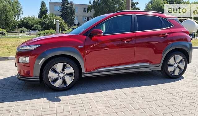 Красный Хендай Kona Electric, объемом двигателя 0 л и пробегом 57 тыс. км за 23799 $, фото 25 на Automoto.ua