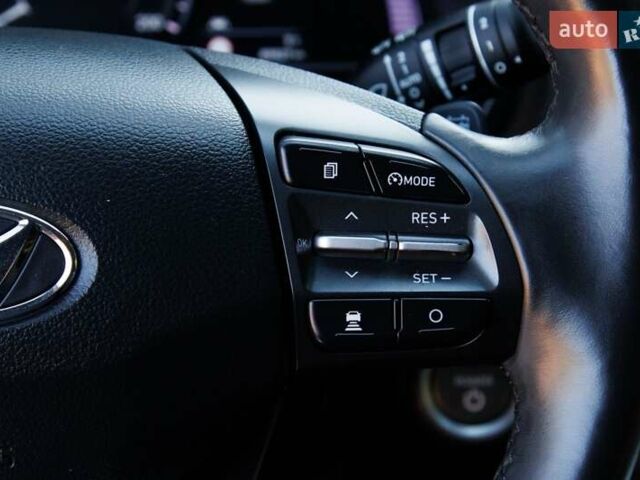 Красный Хендай Kona Electric, объемом двигателя 0 л и пробегом 89 тыс. км за 17950 $, фото 67 на Automoto.ua