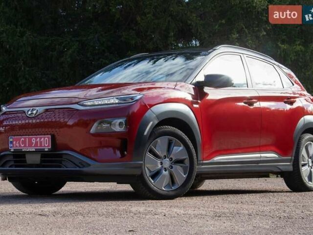 Красный Хендай Kona Electric, объемом двигателя 0 л и пробегом 89 тыс. км за 17950 $, фото 3 на Automoto.ua