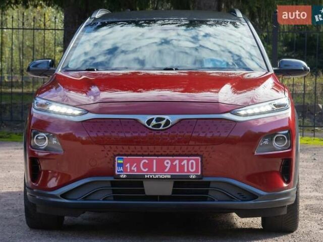 Красный Хендай Kona Electric, объемом двигателя 0 л и пробегом 89 тыс. км за 17950 $, фото 9 на Automoto.ua