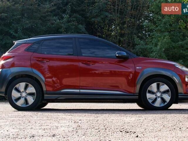 Красный Хендай Kona Electric, объемом двигателя 0 л и пробегом 89 тыс. км за 17950 $, фото 14 на Automoto.ua