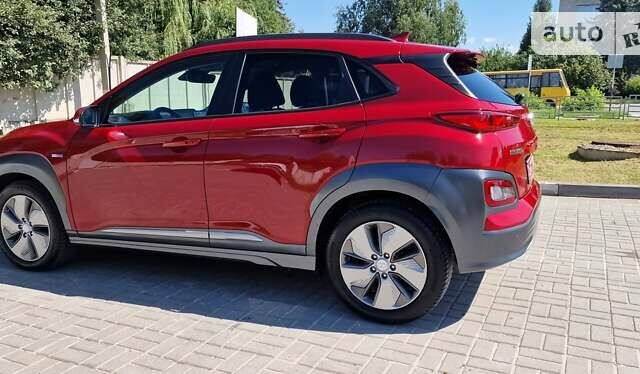 Красный Хендай Kona Electric, объемом двигателя 0 л и пробегом 57 тыс. км за 23799 $, фото 38 на Automoto.ua