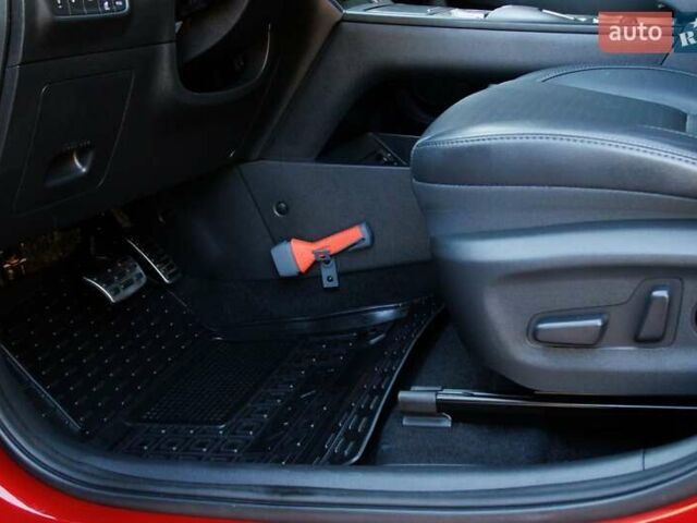 Красный Хендай Kona Electric, объемом двигателя 0 л и пробегом 89 тыс. км за 17950 $, фото 62 на Automoto.ua