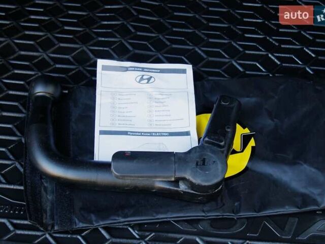 Красный Хендай Kona Electric, объемом двигателя 0 л и пробегом 89 тыс. км за 17950 $, фото 54 на Automoto.ua