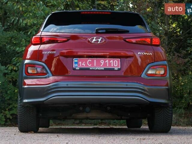 Красный Хендай Kona Electric, объемом двигателя 0 л и пробегом 89 тыс. км за 17950 $, фото 18 на Automoto.ua
