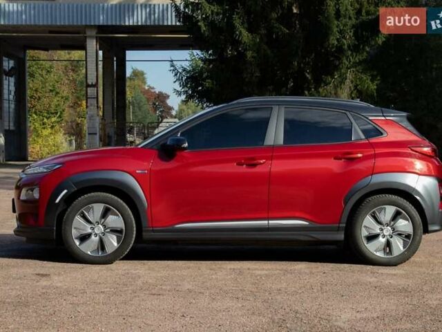 Красный Хендай Kona Electric, объемом двигателя 0 л и пробегом 89 тыс. км за 17950 $, фото 12 на Automoto.ua