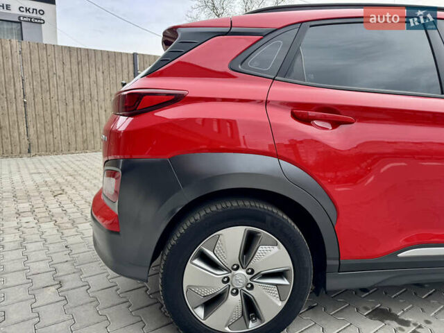 Красный Хендай Kona Electric, объемом двигателя 0 л и пробегом 100 тыс. км за 17900 $, фото 19 на Automoto.ua