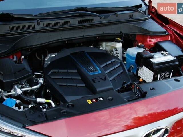 Красный Хендай Kona Electric, объемом двигателя 0 л и пробегом 89 тыс. км за 17950 $, фото 29 на Automoto.ua