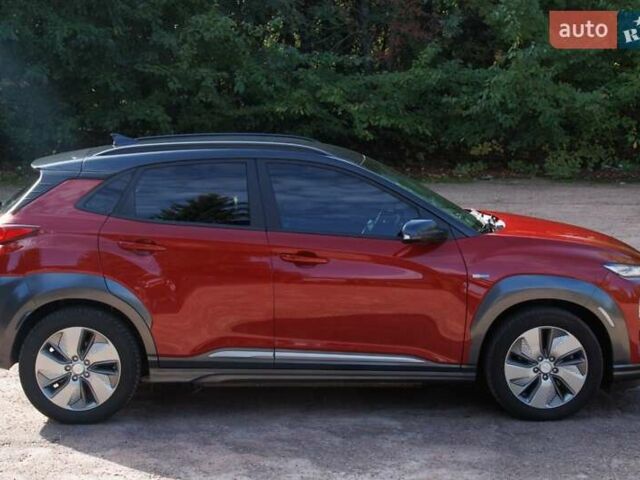 Красный Хендай Kona Electric, объемом двигателя 0 л и пробегом 89 тыс. км за 17950 $, фото 17 на Automoto.ua