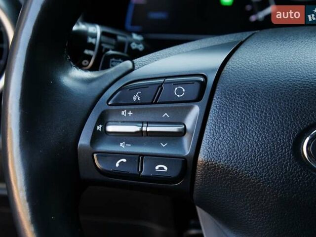 Красный Хендай Kona Electric, объемом двигателя 0 л и пробегом 89 тыс. км за 17950 $, фото 66 на Automoto.ua