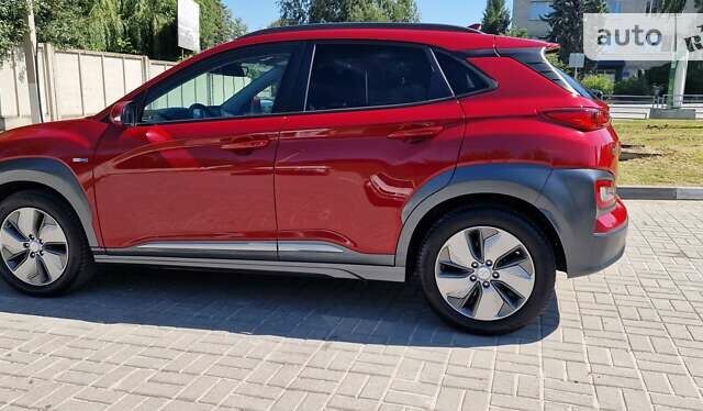 Красный Хендай Kona Electric, объемом двигателя 0 л и пробегом 57 тыс. км за 23799 $, фото 40 на Automoto.ua