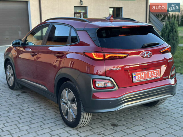 Красный Хендай Kona Electric, объемом двигателя 0 л и пробегом 99 тыс. км за 18350 $, фото 1 на Automoto.ua