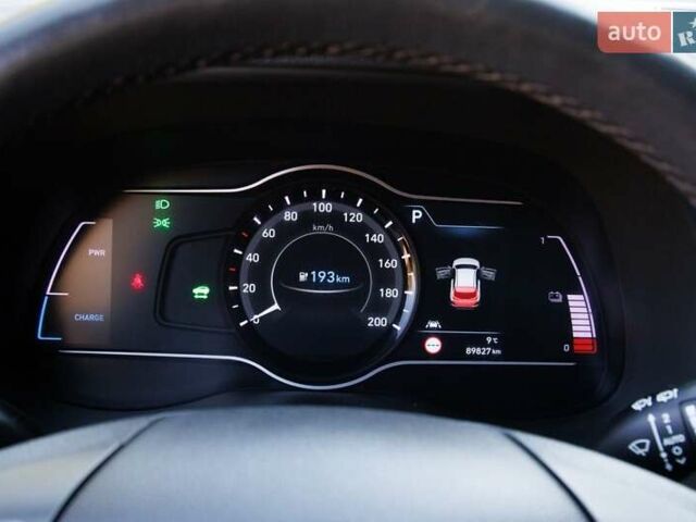 Красный Хендай Kona Electric, объемом двигателя 0 л и пробегом 89 тыс. км за 17950 $, фото 64 на Automoto.ua