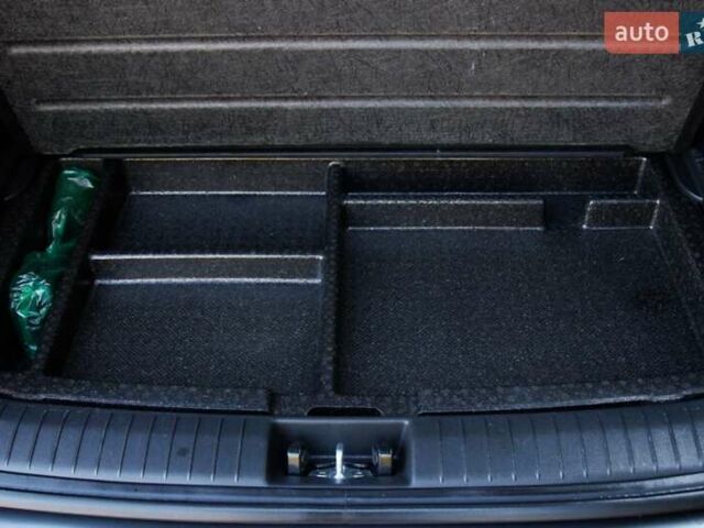 Красный Хендай Kona Electric, объемом двигателя 0 л и пробегом 89 тыс. км за 17950 $, фото 51 на Automoto.ua