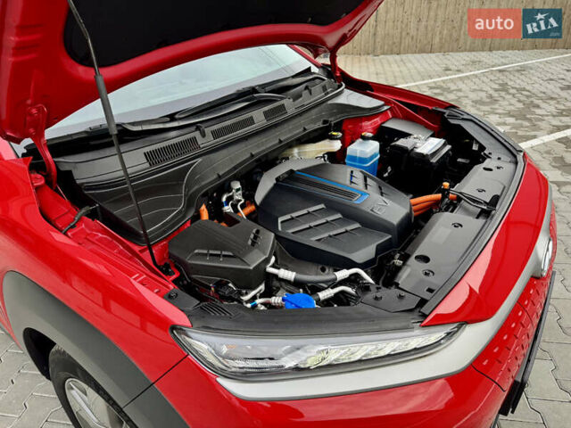 Красный Хендай Kona Electric, объемом двигателя 0 л и пробегом 100 тыс. км за 17900 $, фото 49 на Automoto.ua