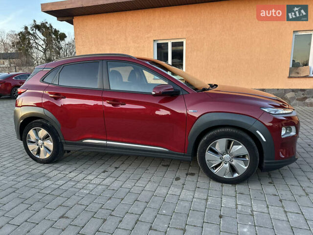 Красный Хендай Kona Electric, объемом двигателя 0 л и пробегом 99 тыс. км за 18350 $, фото 5 на Automoto.ua