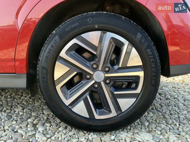 Красный Хендай Kona Electric, объемом двигателя 0 л и пробегом 105 тыс. км за 20200 $, фото 22 на Automoto.ua