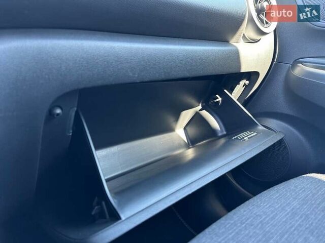 Красный Хендай Kona Electric, объемом двигателя 0 л и пробегом 86 тыс. км за 20600 $, фото 44 на Automoto.ua