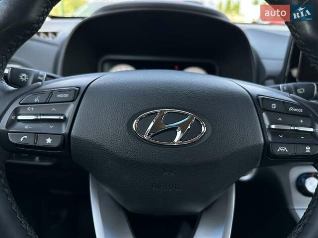 Красный Хендай Kona Electric, объемом двигателя 0 л и пробегом 113 тыс. км за 19900 $, фото 38 на Automoto.ua