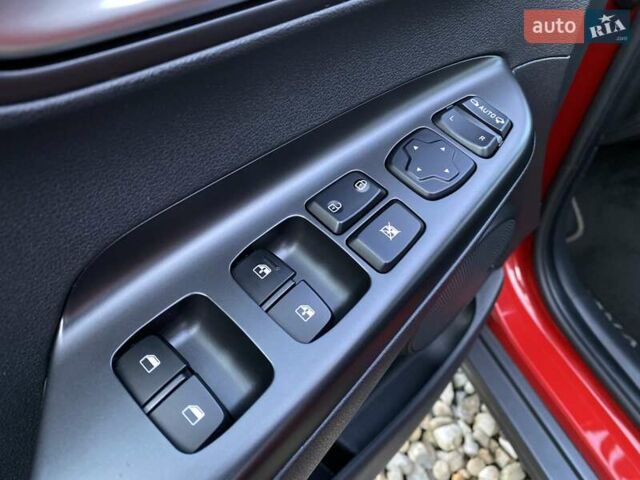 Красный Хендай Kona Electric, объемом двигателя 0 л и пробегом 105 тыс. км за 20500 $, фото 30 на Automoto.ua