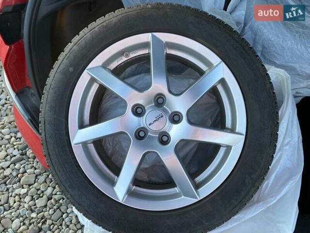 Красный Хендай Kona Electric, объемом двигателя 0 л и пробегом 113 тыс. км за 19900 $, фото 2 на Automoto.ua