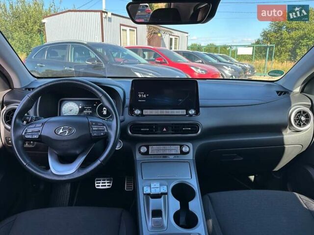 Красный Хендай Kona Electric, объемом двигателя 0 л и пробегом 86 тыс. км за 20600 $, фото 24 на Automoto.ua
