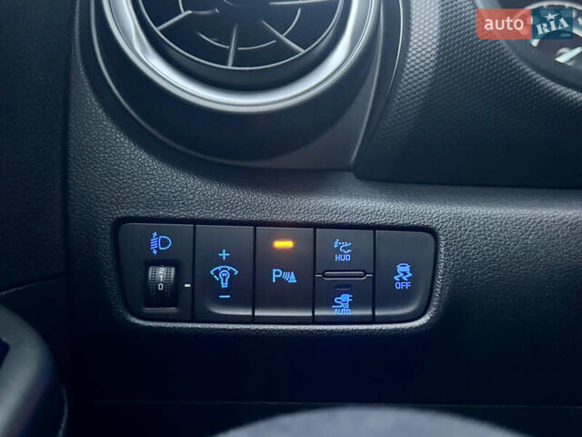 Красный Хендай Kona Electric, объемом двигателя 0 л и пробегом 161 тыс. км за 17999 $, фото 33 на Automoto.ua