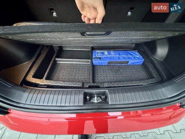 Красный Хендай Kona Electric, объемом двигателя 0 л и пробегом 161 тыс. км за 17999 $, фото 16 на Automoto.ua