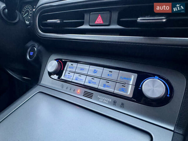 Красный Хендай Kona Electric, объемом двигателя 0 л и пробегом 161 тыс. км за 17999 $, фото 37 на Automoto.ua