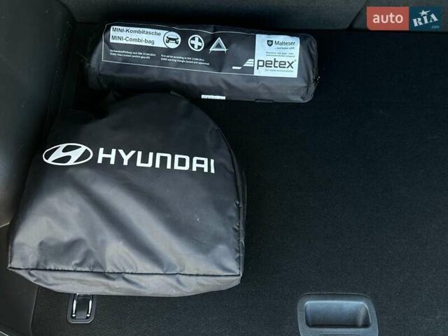 Красный Хендай Kona Electric, объемом двигателя 0 л и пробегом 86 тыс. км за 20600 $, фото 59 на Automoto.ua