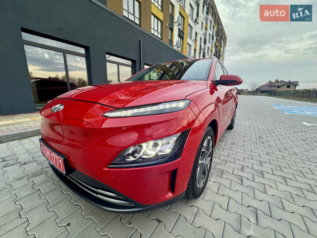Красный Хендай Kona Electric, объемом двигателя 0 л и пробегом 161 тыс. км за 17999 $, фото 6 на Automoto.ua
