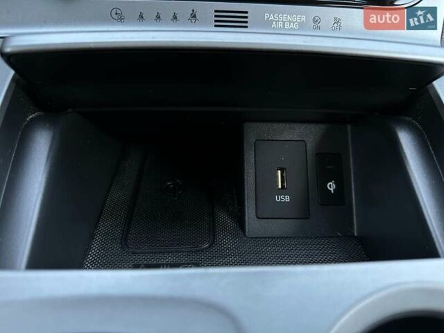 Красный Хендай Kona Electric, объемом двигателя 0 л и пробегом 113 тыс. км за 19900 $, фото 13 на Automoto.ua