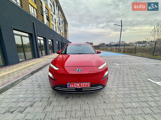 Красный Хендай Kona Electric, объемом двигателя 0 л и пробегом 161 тыс. км за 17999 $, фото 2 на Automoto.ua